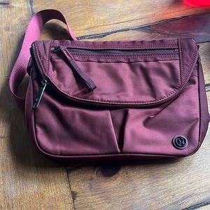 Lululemon purse! Never used. Burgundy color